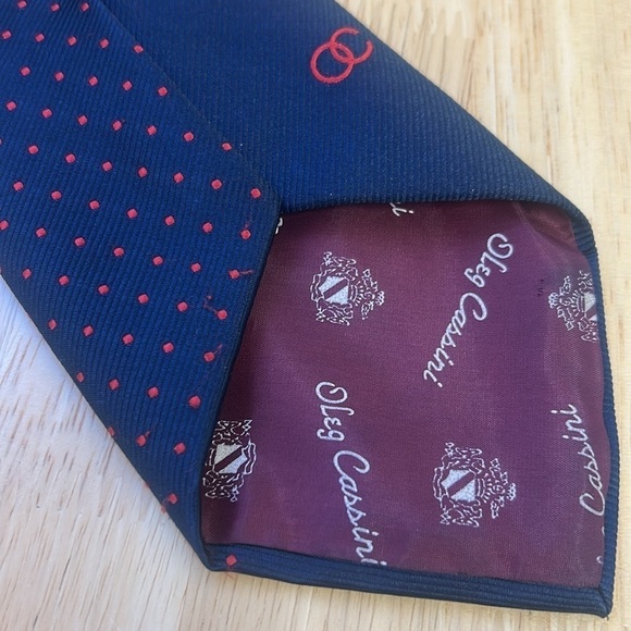 Oleg Cassini by Burma Men’s Logo Dotted Red Navy Tie - Picture 5 of 7